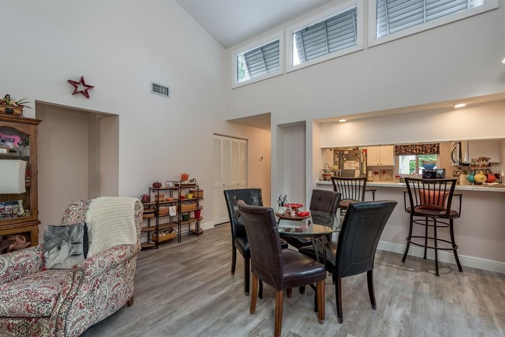 For Sale: $250,000 (2 beds, 2 baths, 1329 Square Feet)