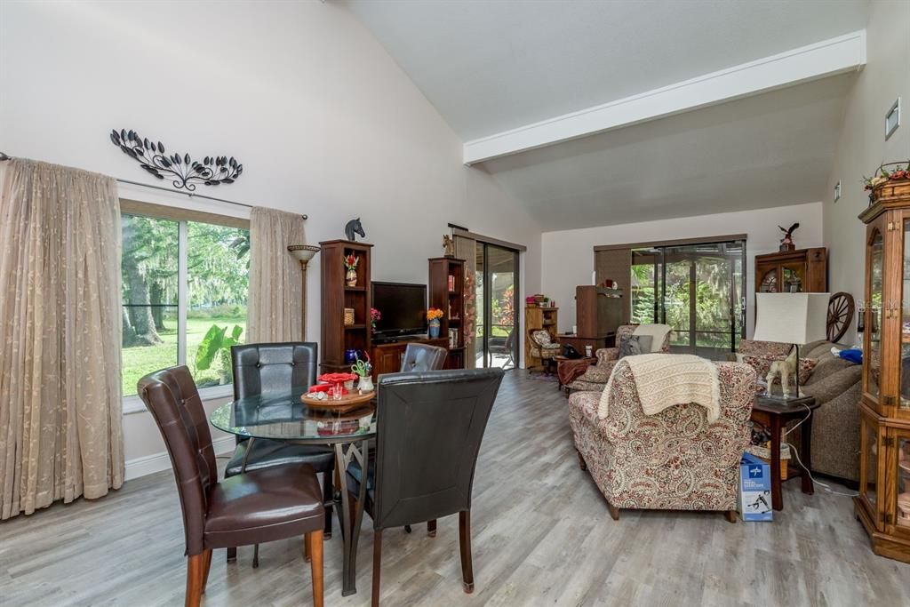 For Sale: $250,000 (2 beds, 2 baths, 1329 Square Feet)