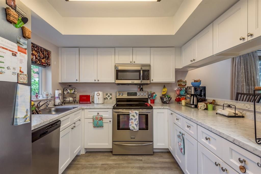 For Sale: $250,000 (2 beds, 2 baths, 1329 Square Feet)