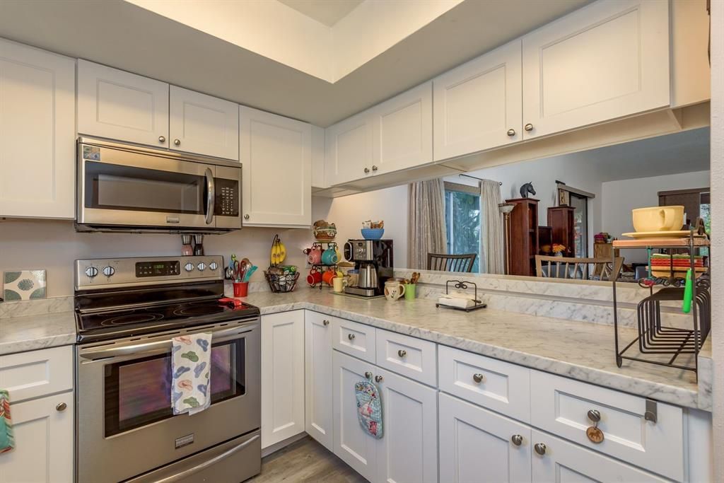 For Sale: $250,000 (2 beds, 2 baths, 1329 Square Feet)