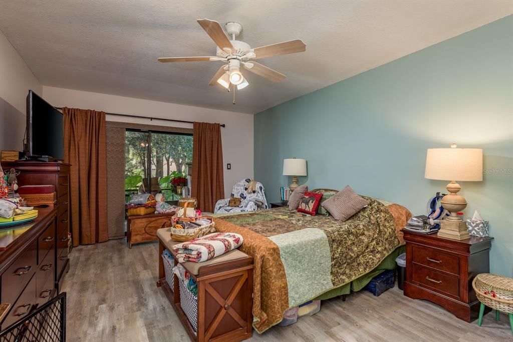 For Sale: $250,000 (2 beds, 2 baths, 1329 Square Feet)