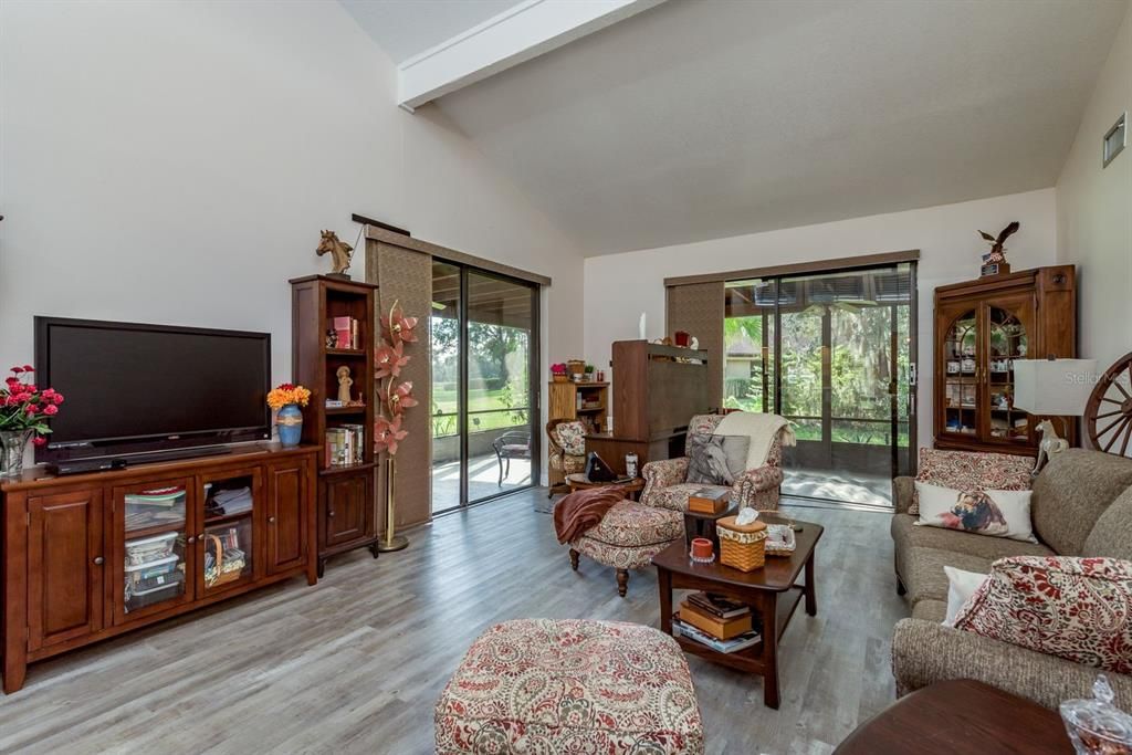 For Sale: $250,000 (2 beds, 2 baths, 1329 Square Feet)