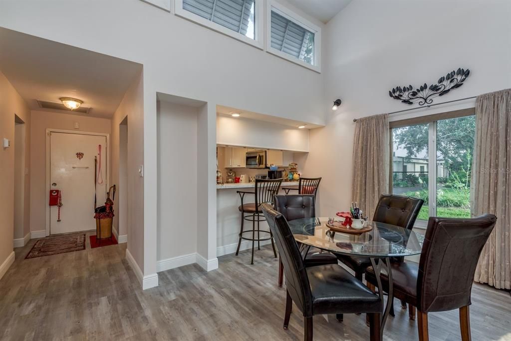 For Sale: $250,000 (2 beds, 2 baths, 1329 Square Feet)