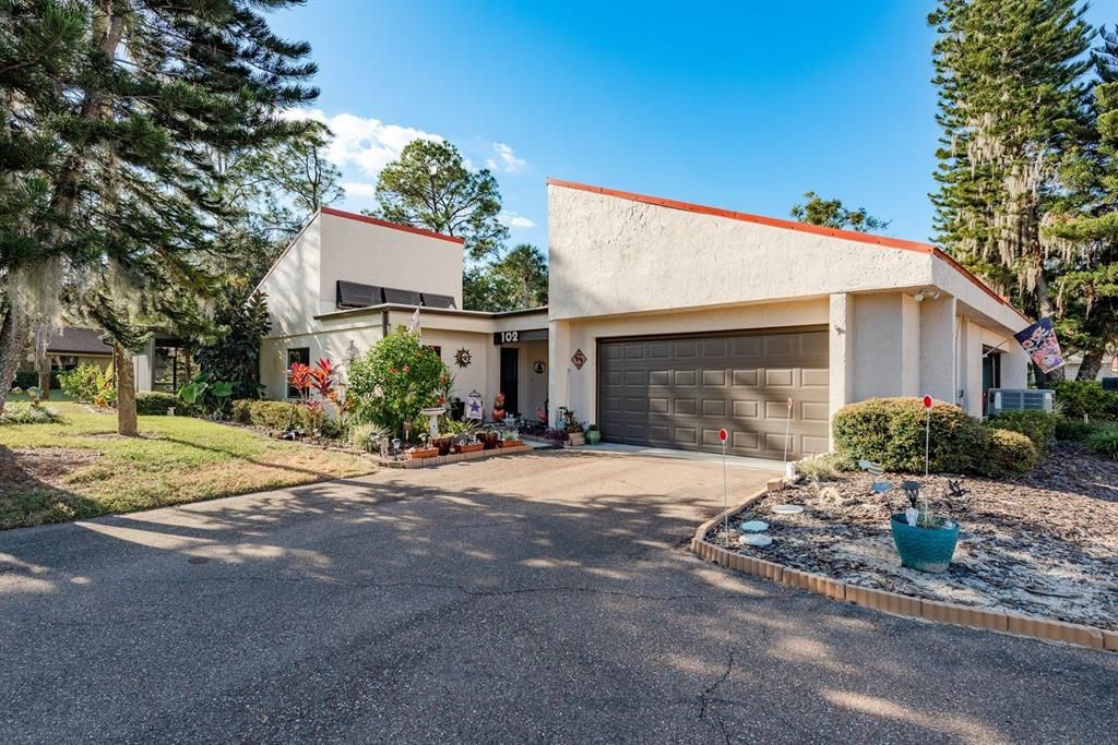 For Sale: $250,000 (2 beds, 2 baths, 1329 Square Feet)