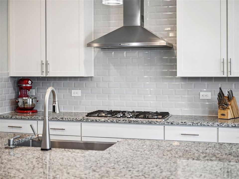 Под контрактом: $799,000 (3 спален, 2 ванн, 2278 Квадратных фут)