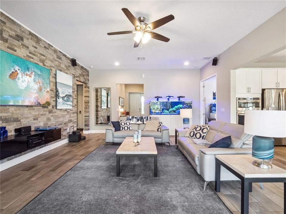 Под контрактом: $799,000 (3 спален, 2 ванн, 2278 Квадратных фут)