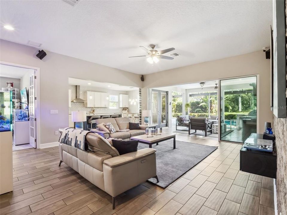 Под контрактом: $799,000 (3 спален, 2 ванн, 2278 Квадратных фут)