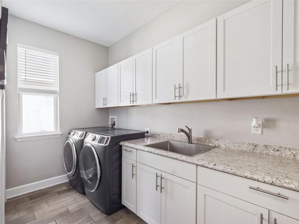 Под контрактом: $799,000 (3 спален, 2 ванн, 2278 Квадратных фут)