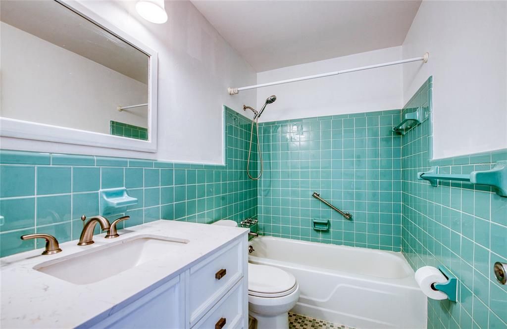 待售: $107,500 (2 贝兹, 2 浴室, 912 平方英尺)