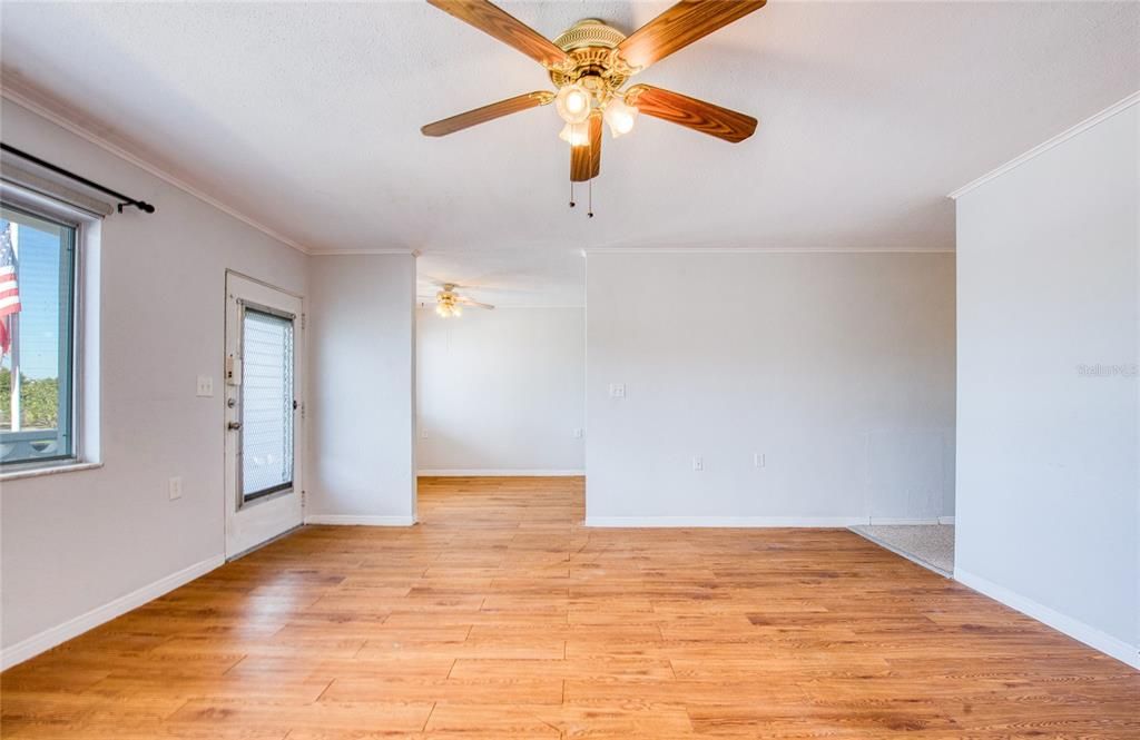 待售: $107,500 (2 贝兹, 2 浴室, 912 平方英尺)