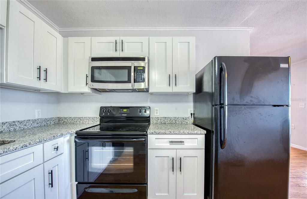 待售: $107,500 (2 贝兹, 2 浴室, 912 平方英尺)