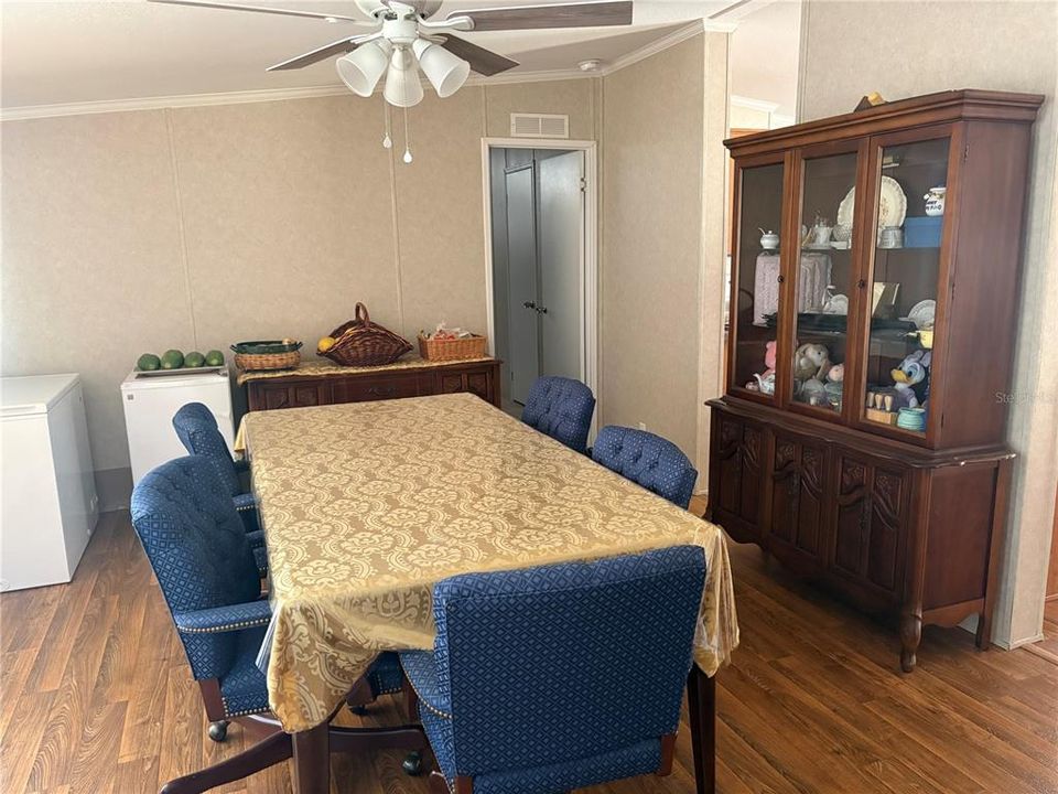 For Sale: $375,000 (4 beds, 2 baths, 1782 Square Feet)