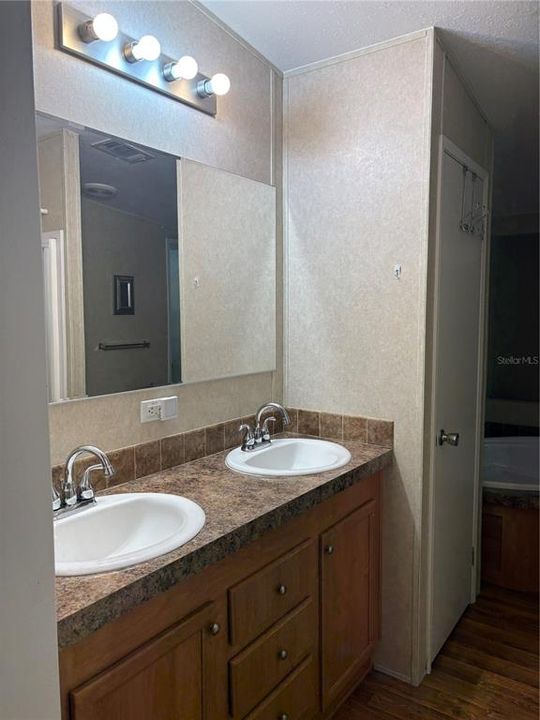 For Sale: $375,000 (4 beds, 2 baths, 1782 Square Feet)