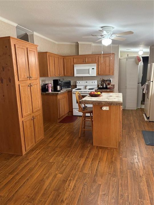 For Sale: $375,000 (4 beds, 2 baths, 1782 Square Feet)