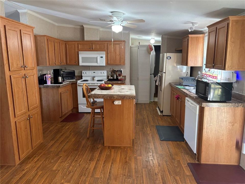 For Sale: $375,000 (4 beds, 2 baths, 1782 Square Feet)