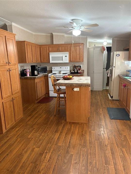 For Sale: $375,000 (4 beds, 2 baths, 1782 Square Feet)