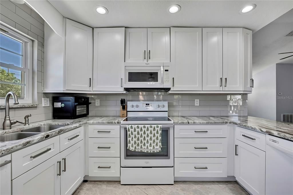 For Sale: $520,000 (3 beds, 3 baths, 1180 Square Feet)