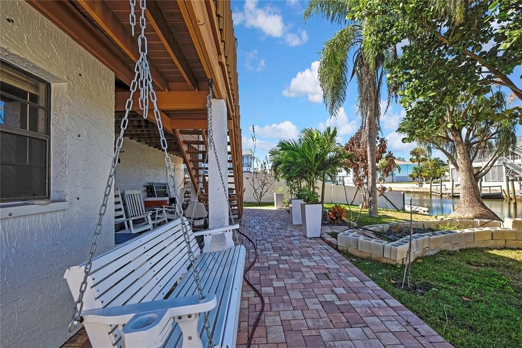 For Sale: $520,000 (3 beds, 3 baths, 1180 Square Feet)