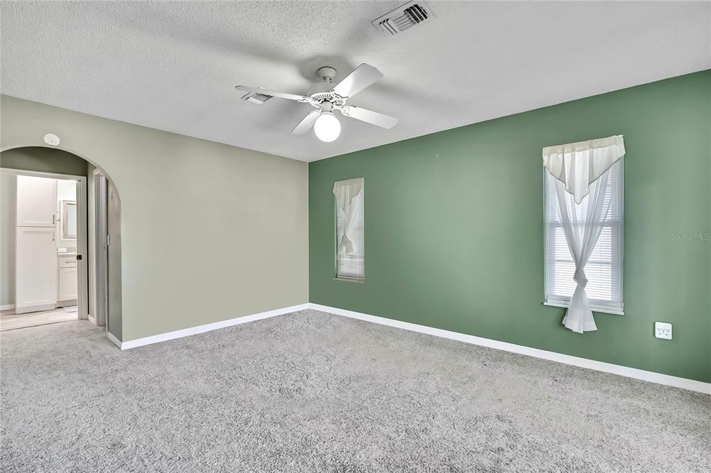 For Sale: $520,000 (3 beds, 3 baths, 1180 Square Feet)