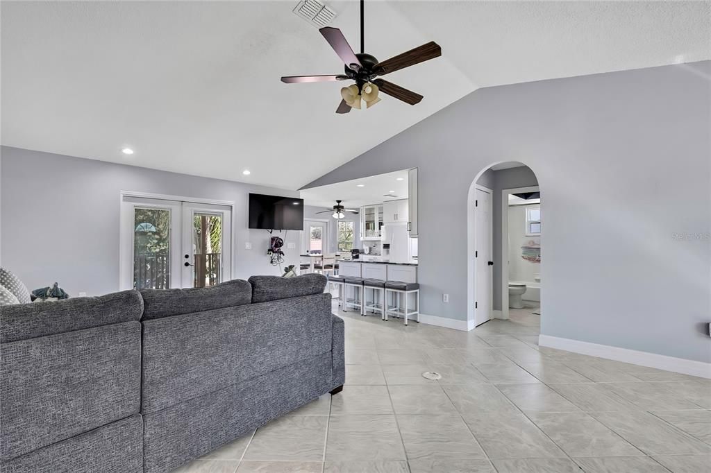 For Sale: $520,000 (3 beds, 3 baths, 1180 Square Feet)