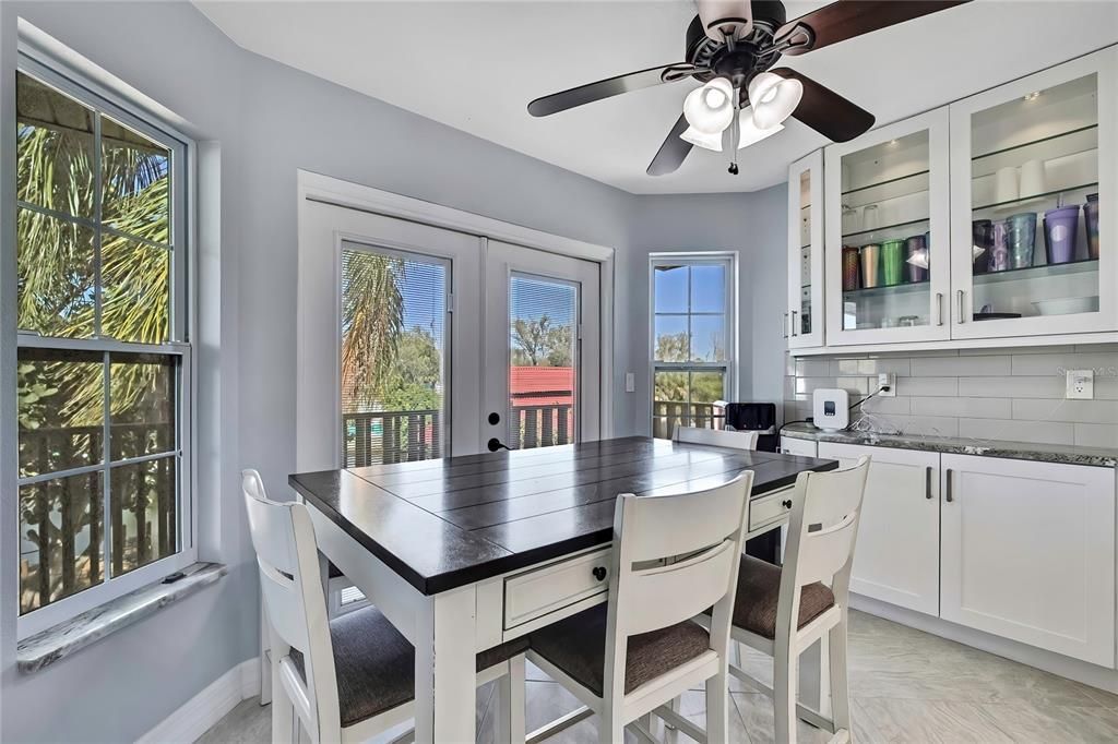 For Sale: $520,000 (3 beds, 3 baths, 1180 Square Feet)