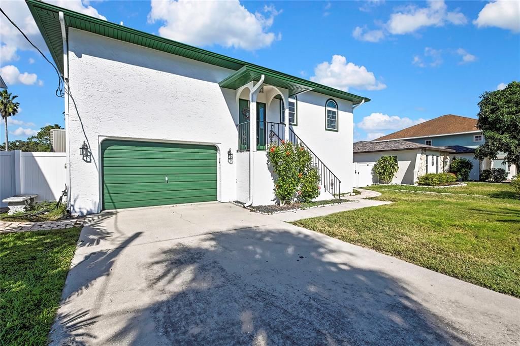 For Sale: $520,000 (3 beds, 3 baths, 1180 Square Feet)