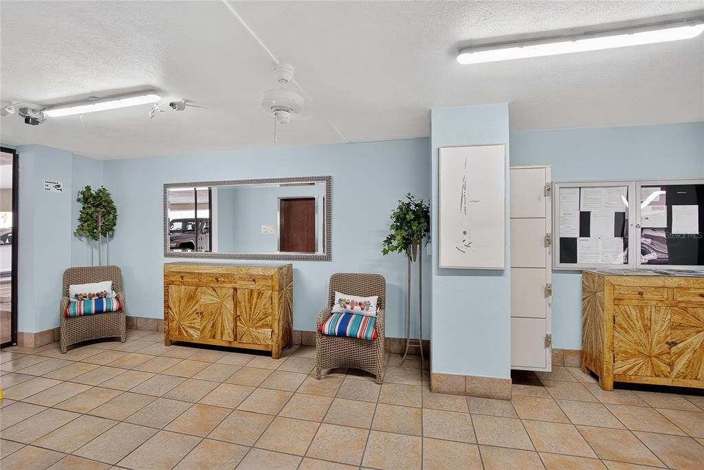 待售: $220,000 (2 贝兹, 2 浴室, 1300 平方英尺)