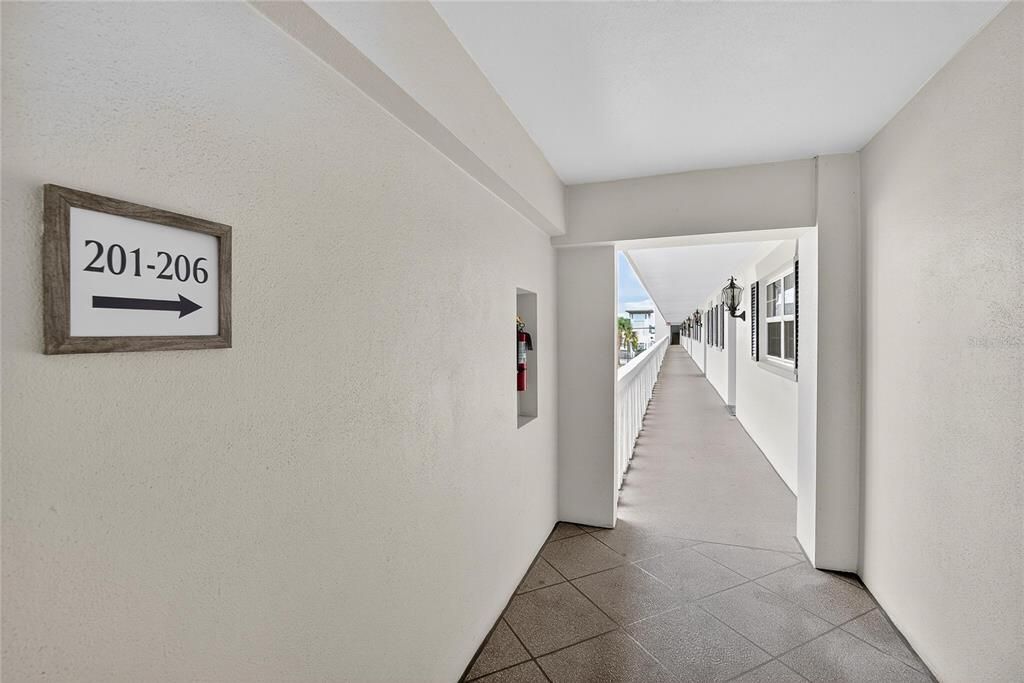 待售: $220,000 (2 贝兹, 2 浴室, 1300 平方英尺)