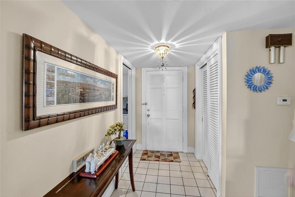 待售: $220,000 (2 贝兹, 2 浴室, 1300 平方英尺)