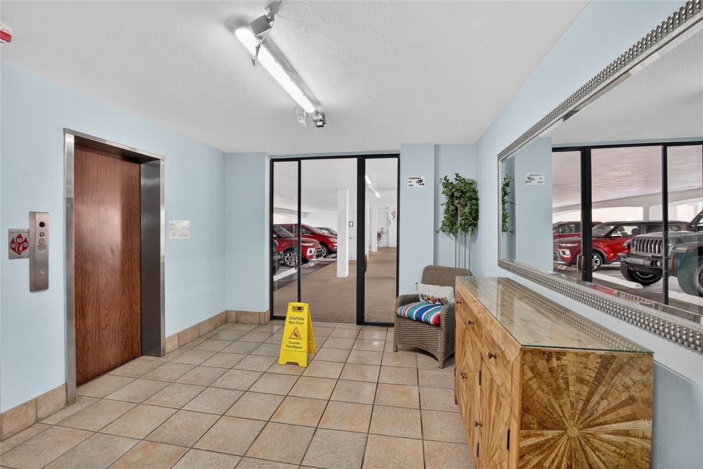 待售: $220,000 (2 贝兹, 2 浴室, 1300 平方英尺)