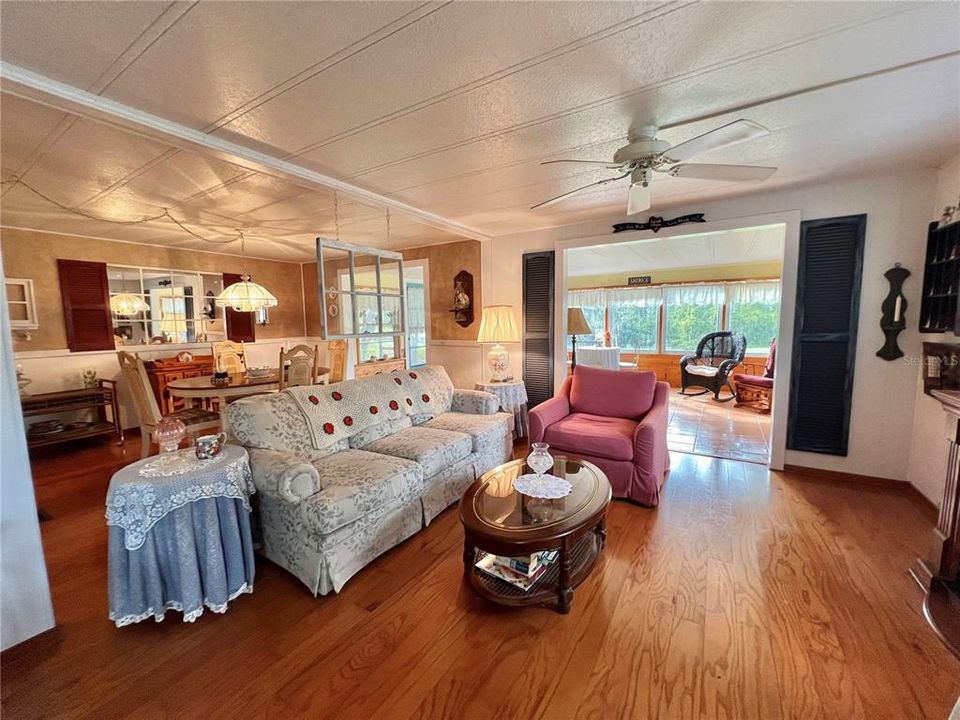 For Sale: $186,328 (2 beds, 2 baths, 1452 Square Feet)