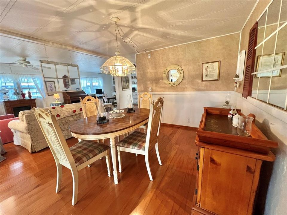 For Sale: $186,328 (2 beds, 2 baths, 1452 Square Feet)