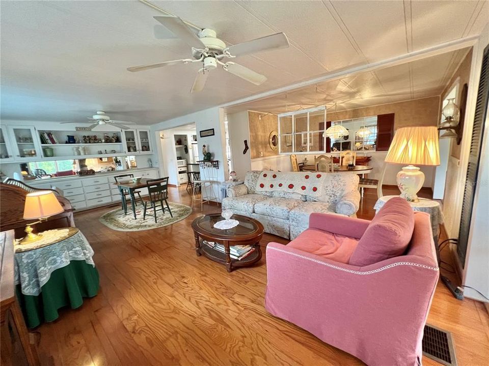 For Sale: $186,328 (2 beds, 2 baths, 1452 Square Feet)