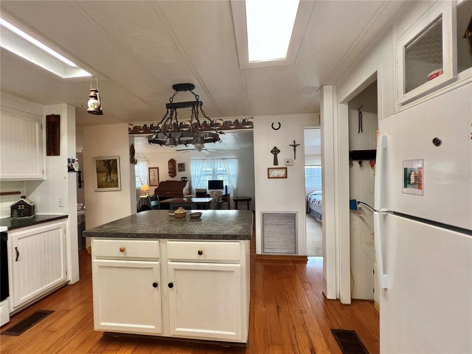 For Sale: $186,328 (2 beds, 2 baths, 1452 Square Feet)