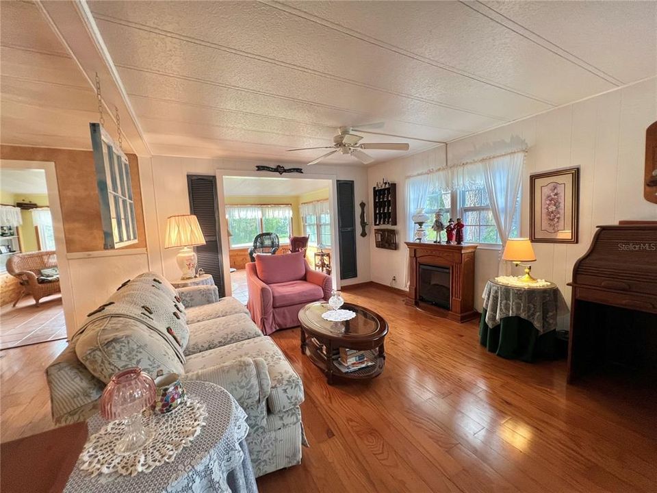 For Sale: $186,328 (2 beds, 2 baths, 1452 Square Feet)