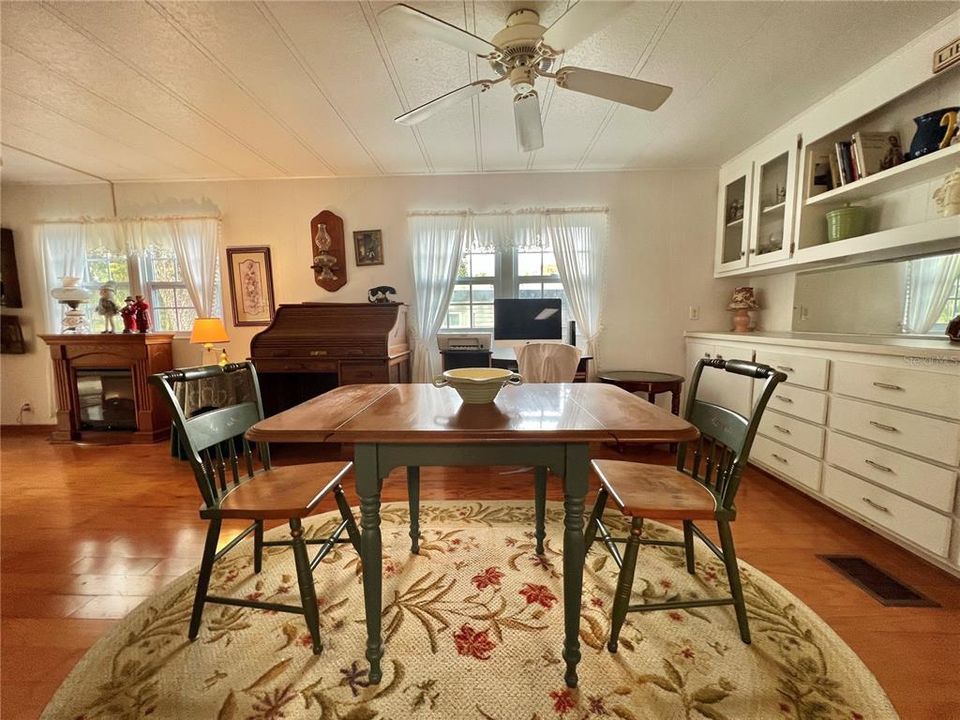 For Sale: $186,328 (2 beds, 2 baths, 1452 Square Feet)