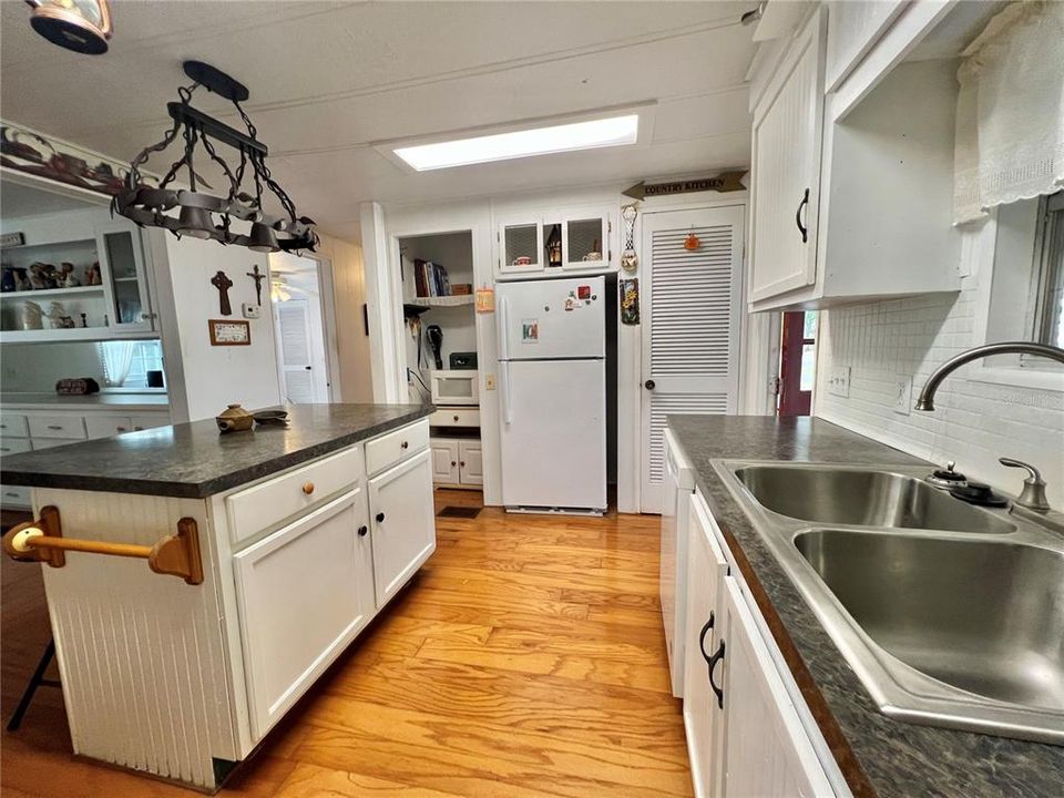 For Sale: $186,328 (2 beds, 2 baths, 1452 Square Feet)