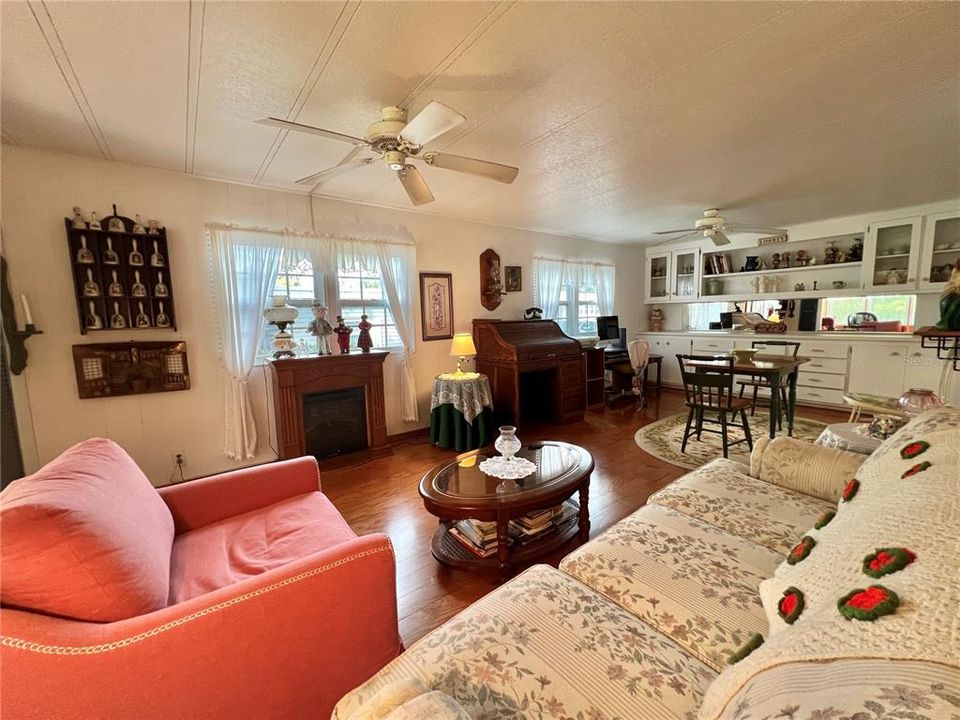 For Sale: $186,328 (2 beds, 2 baths, 1452 Square Feet)