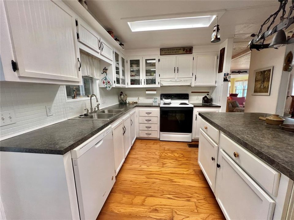 For Sale: $186,328 (2 beds, 2 baths, 1452 Square Feet)