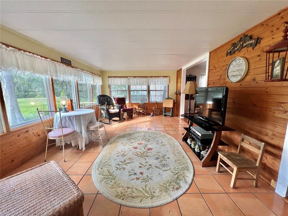 For Sale: $186,328 (2 beds, 2 baths, 1452 Square Feet)