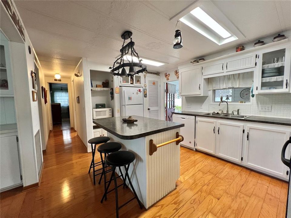 For Sale: $186,328 (2 beds, 2 baths, 1452 Square Feet)