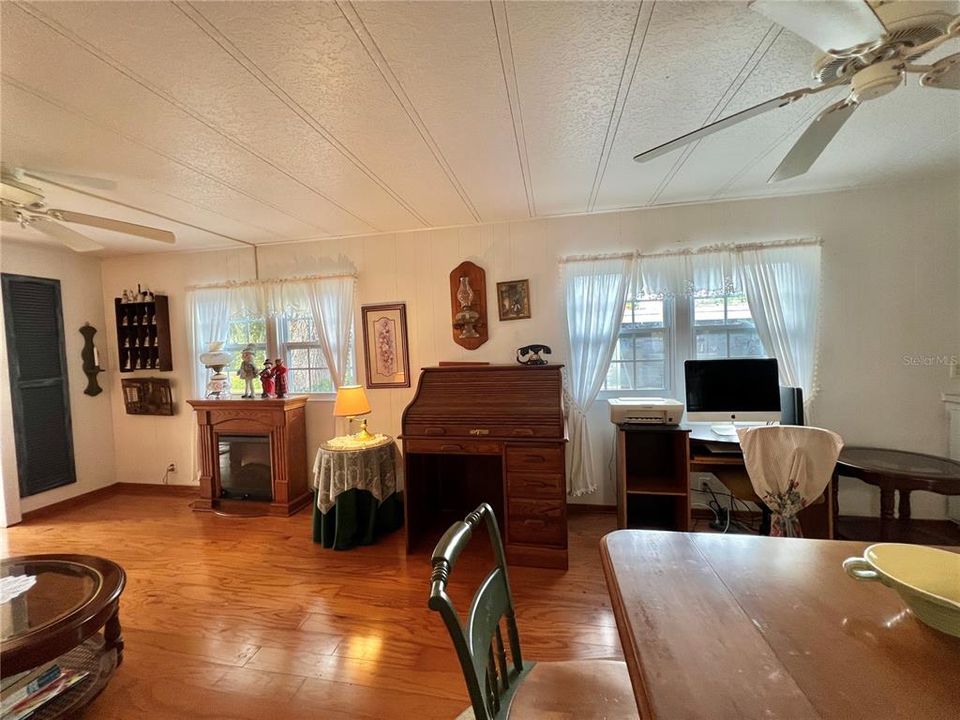 For Sale: $186,328 (2 beds, 2 baths, 1452 Square Feet)