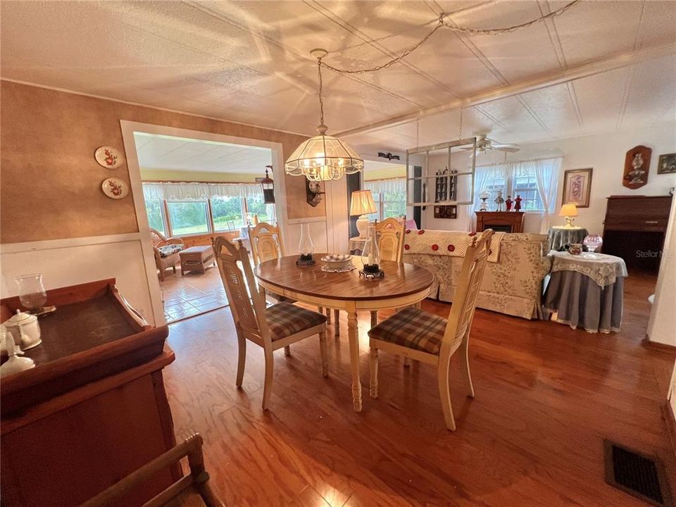 For Sale: $186,328 (2 beds, 2 baths, 1452 Square Feet)