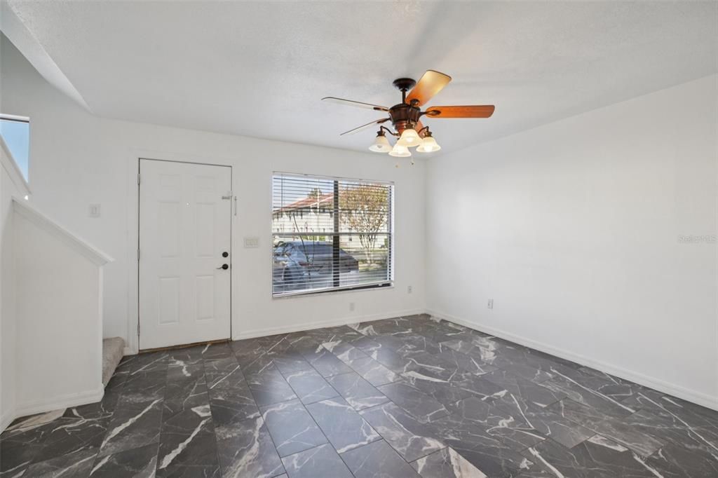 For Sale: $199,000 (2 beds, 1 baths, 1032 Square Feet)