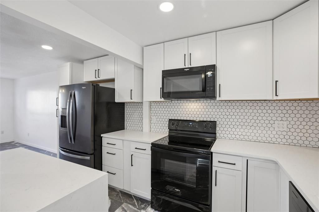 For Sale: $199,000 (2 beds, 1 baths, 1032 Square Feet)