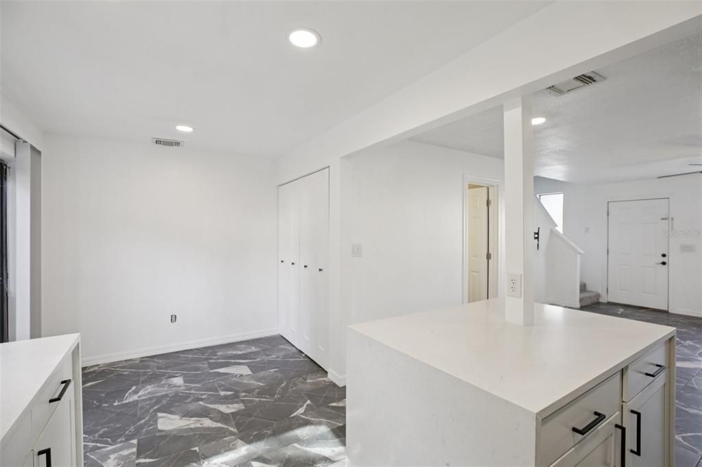 For Sale: $199,000 (2 beds, 1 baths, 1032 Square Feet)