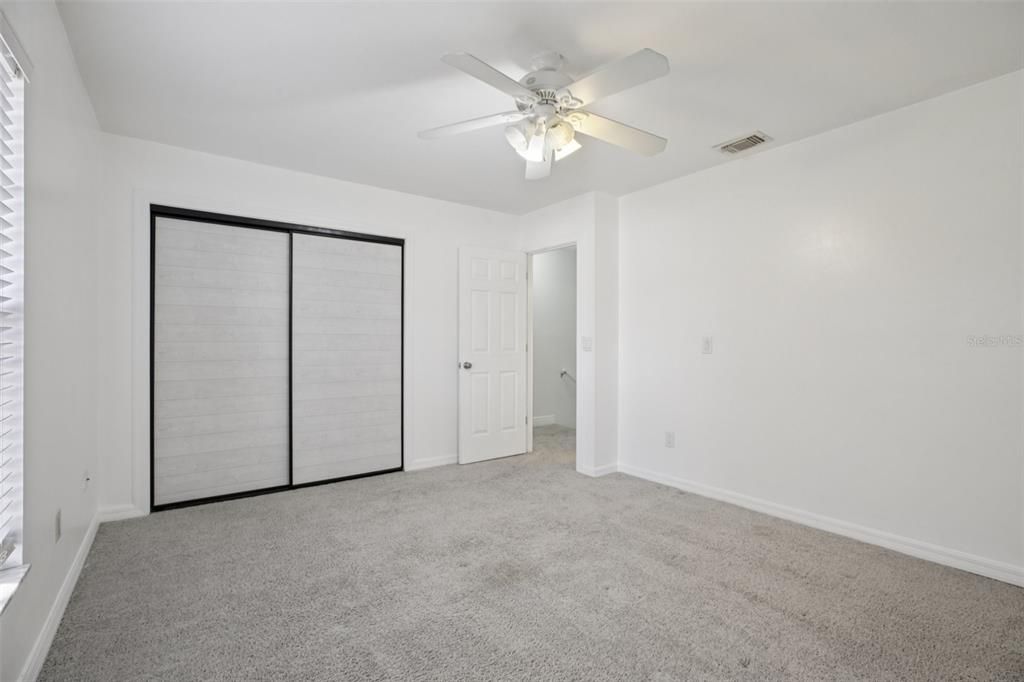 For Sale: $199,000 (2 beds, 1 baths, 1032 Square Feet)