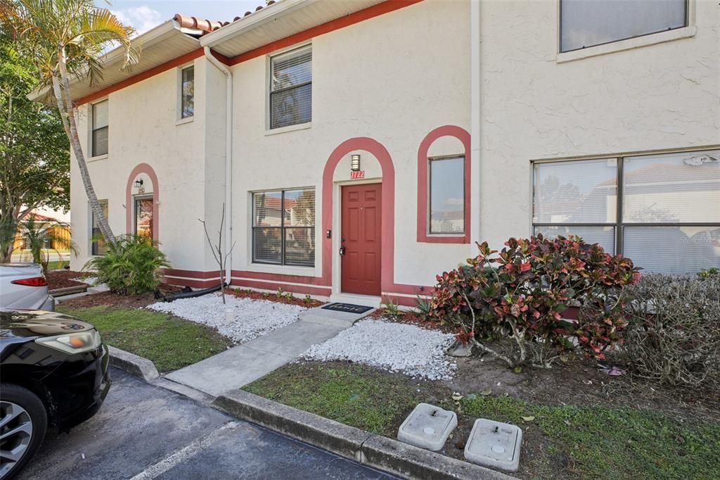 For Sale: $199,000 (2 beds, 1 baths, 1032 Square Feet)