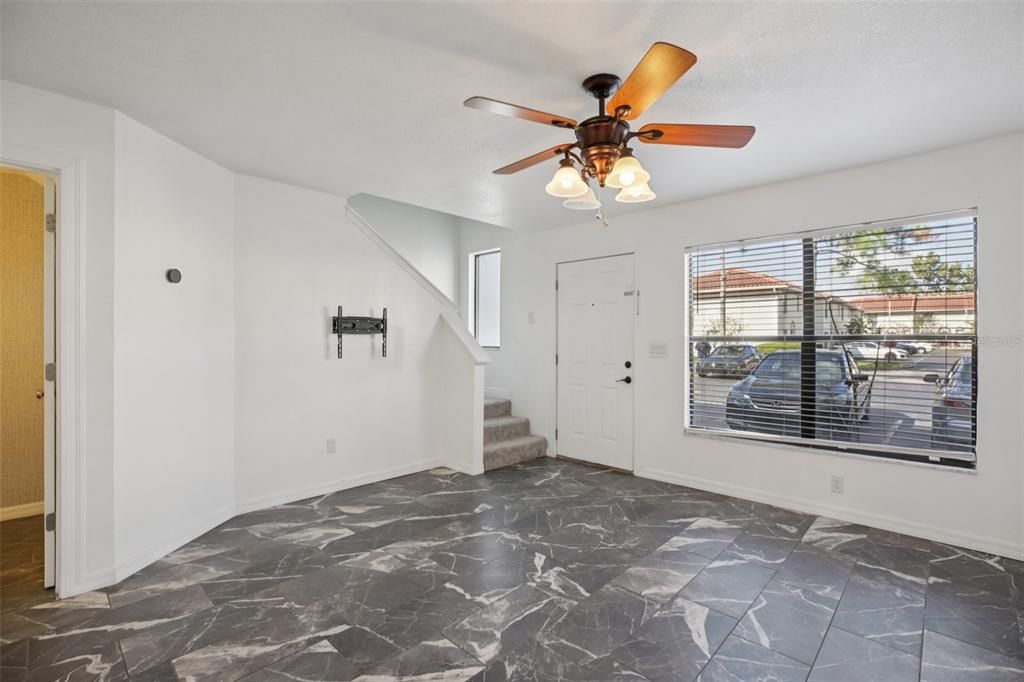 For Sale: $199,000 (2 beds, 1 baths, 1032 Square Feet)