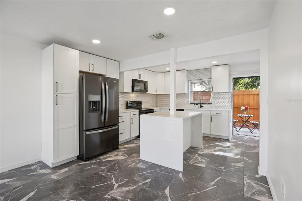 For Sale: $199,000 (2 beds, 1 baths, 1032 Square Feet)